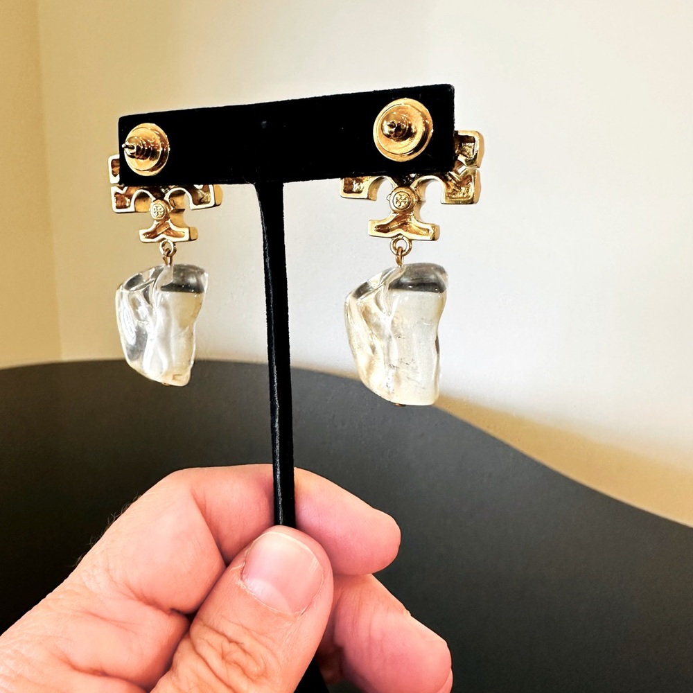 Tory Burch NWT Authentic luxury runway couture RARE logo resin drop earring - Picture 8 of 14